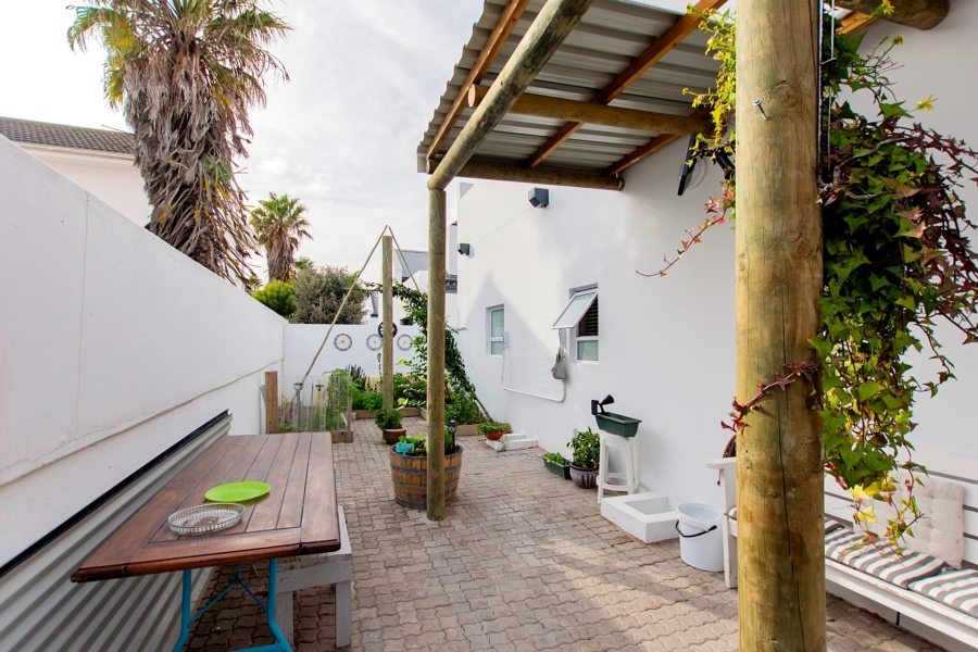 5 Bedroom Property for Sale in Brittania Beach Estate Western Cape